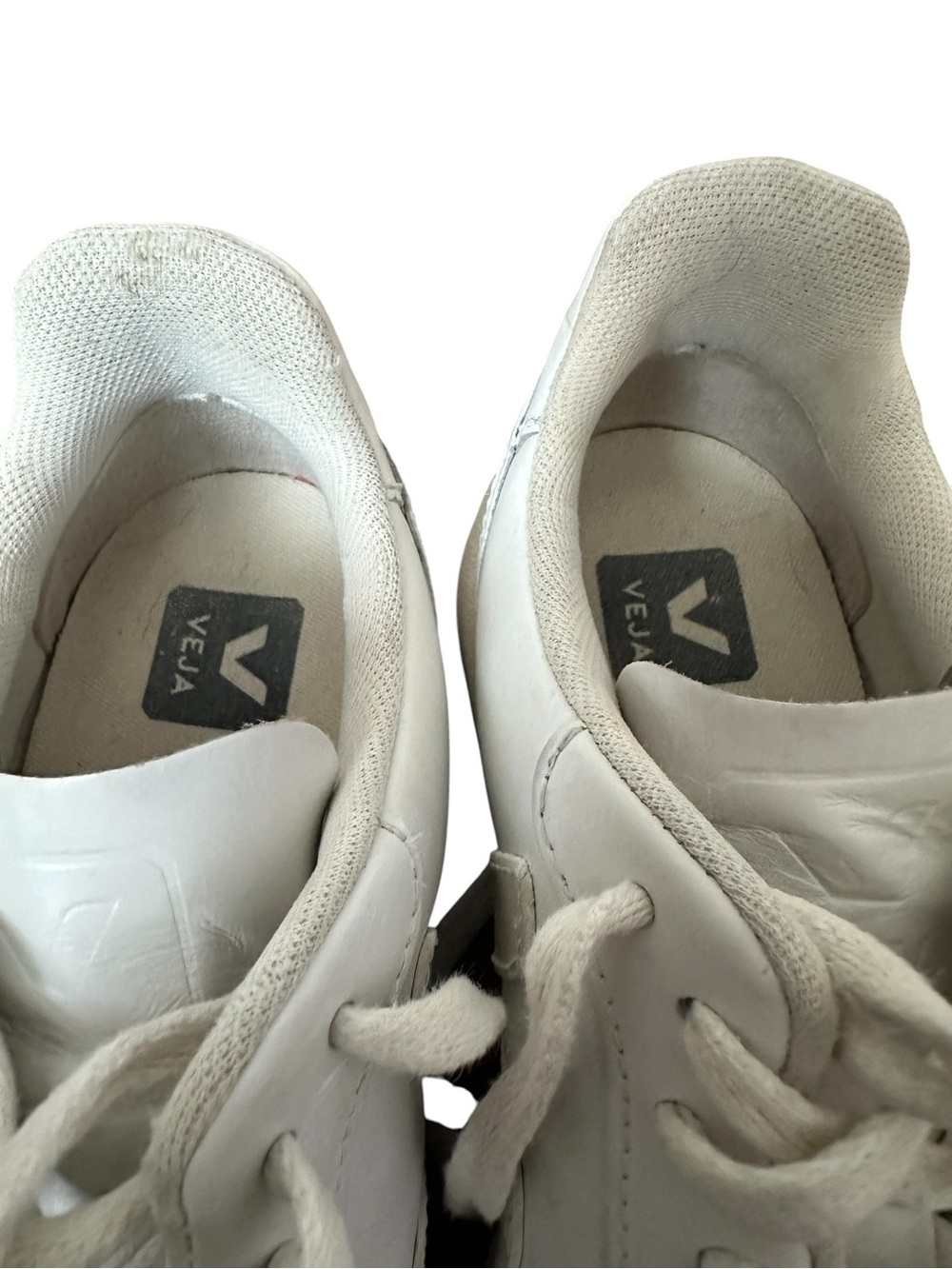 Veja V-10 White Leather Low Top Sneakers
Sustainable Shoes Size 7 - Picture 11 of 16